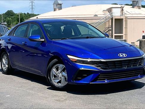 Used 2025 Hyundai Elantra SE FWD image 36