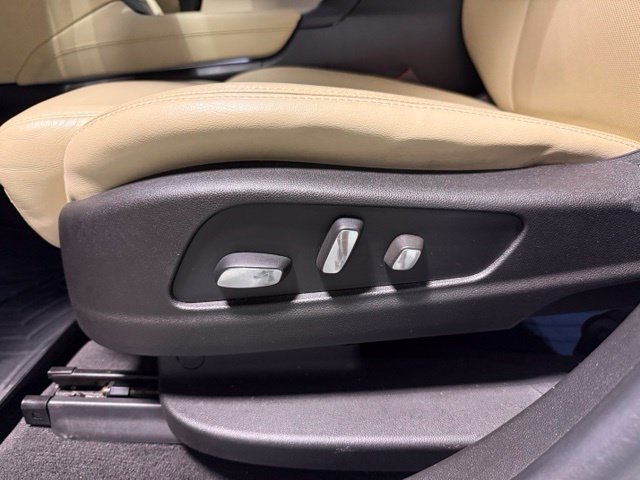 Used 2017 Cadillac XT5 Luxury w/ Driver Awareness Package FWD image 15