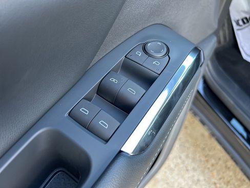 Used 2025 Chevrolet Traverse LT w/ Sun and Wheel Package image 18