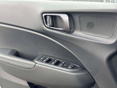 Used 2026 Hyundai Venue SEL FWD image 8