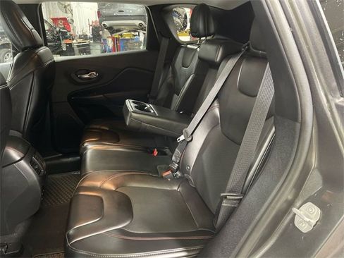 Certified 2019 Jeep Cherokee Trailhawk image 21