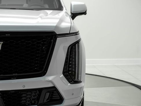 Used 2026 Cadillac Escalade V w/ LPO, ONYX Package AWD/4WD image 57