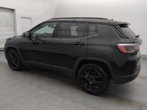 Used 2022 Jeep Compass Latitude FWD image 3