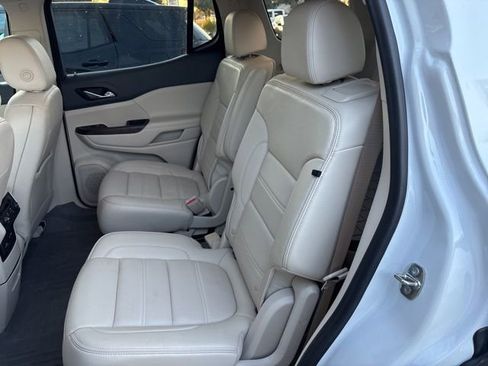 Used 2022 GMC Acadia Denali w/ Denali Technology Package image 11