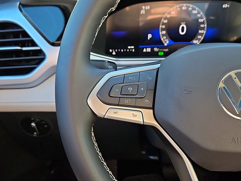 New 2026 Volkswagen Taos SE image 16