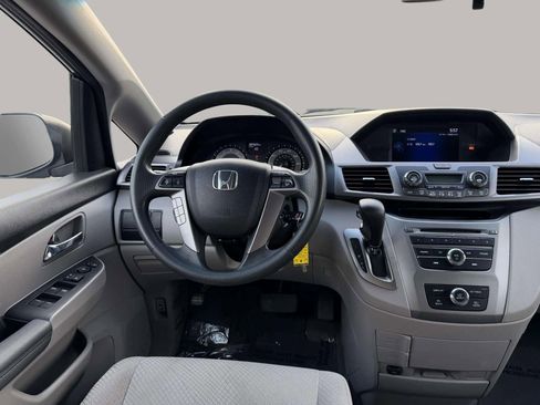 Used 2014 Honda Odyssey LX image 19