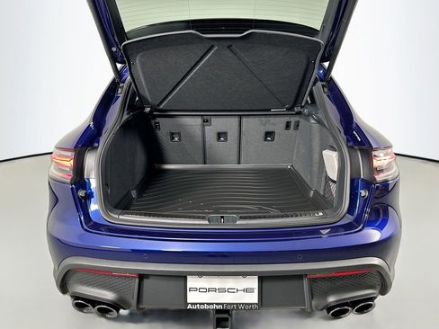 Certified 2025 Porsche Macan image 37