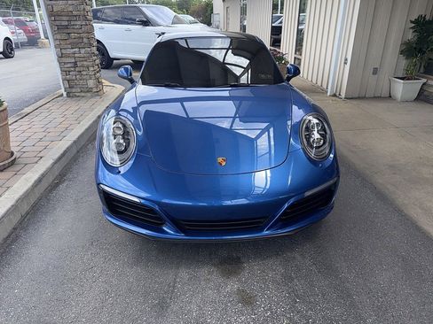 Used 2017 Porsche 911 Carrera RWD image 2