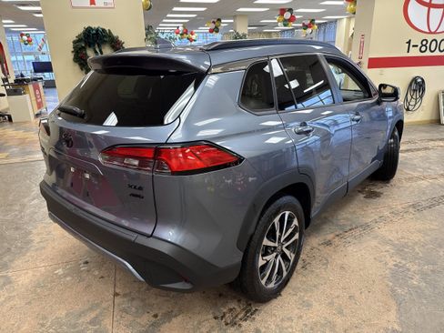 Used 2024 Toyota Corolla Cross XLE w/ Convenience Package image 11