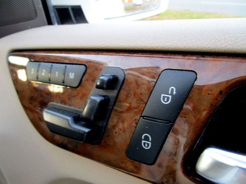 Used 2016 Mercedes-Benz GL 450 4MATIC 4dr GL 450 image 30