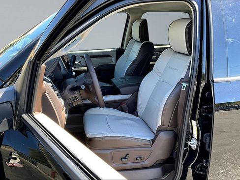 Used 2025 RAM 2500 Laramie AWD/4WD image 3