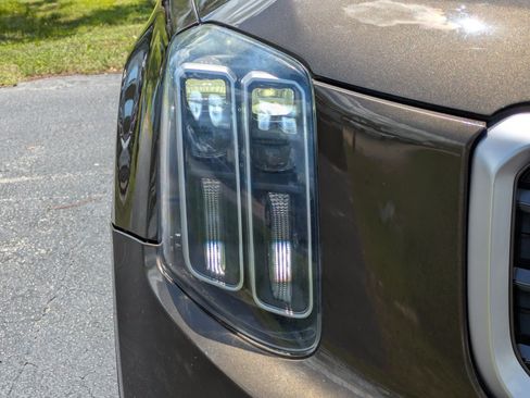 Certified 2023 Kia Telluride SX Prestige AWD/4WD image 8