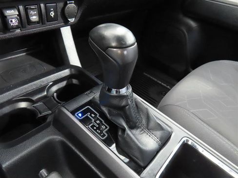 Used 2018 Toyota Tacoma TRD Off-Road w/ Technology Package image 26