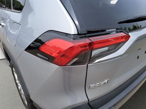 Used 2022 Toyota RAV4 Limited AWD/4WD image 33