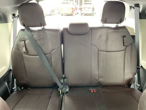 Used 2023 Toyota Sienna Platinum image 35