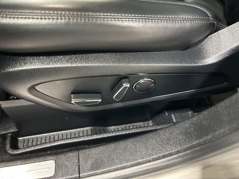 Used 2017 Lincoln MKX Reserve w/ Driver Assistance Package image 11