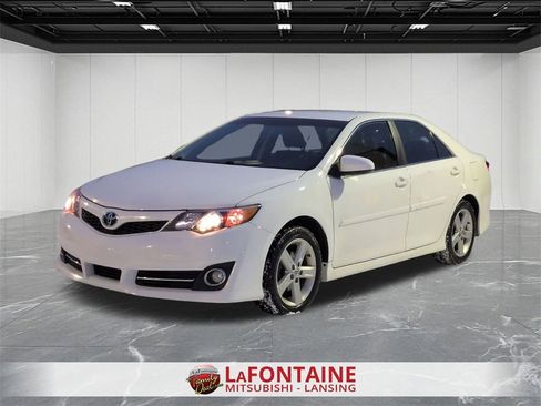 Used 2013 Toyota Camry SE image 1