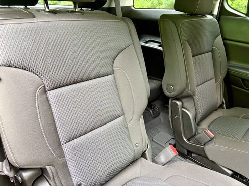 Used 2023 GMC Acadia SLE w/ Driver Convenience Package FWD image 18