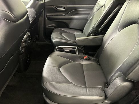 Used 2025 Toyota Grand Highlander AWD image 23