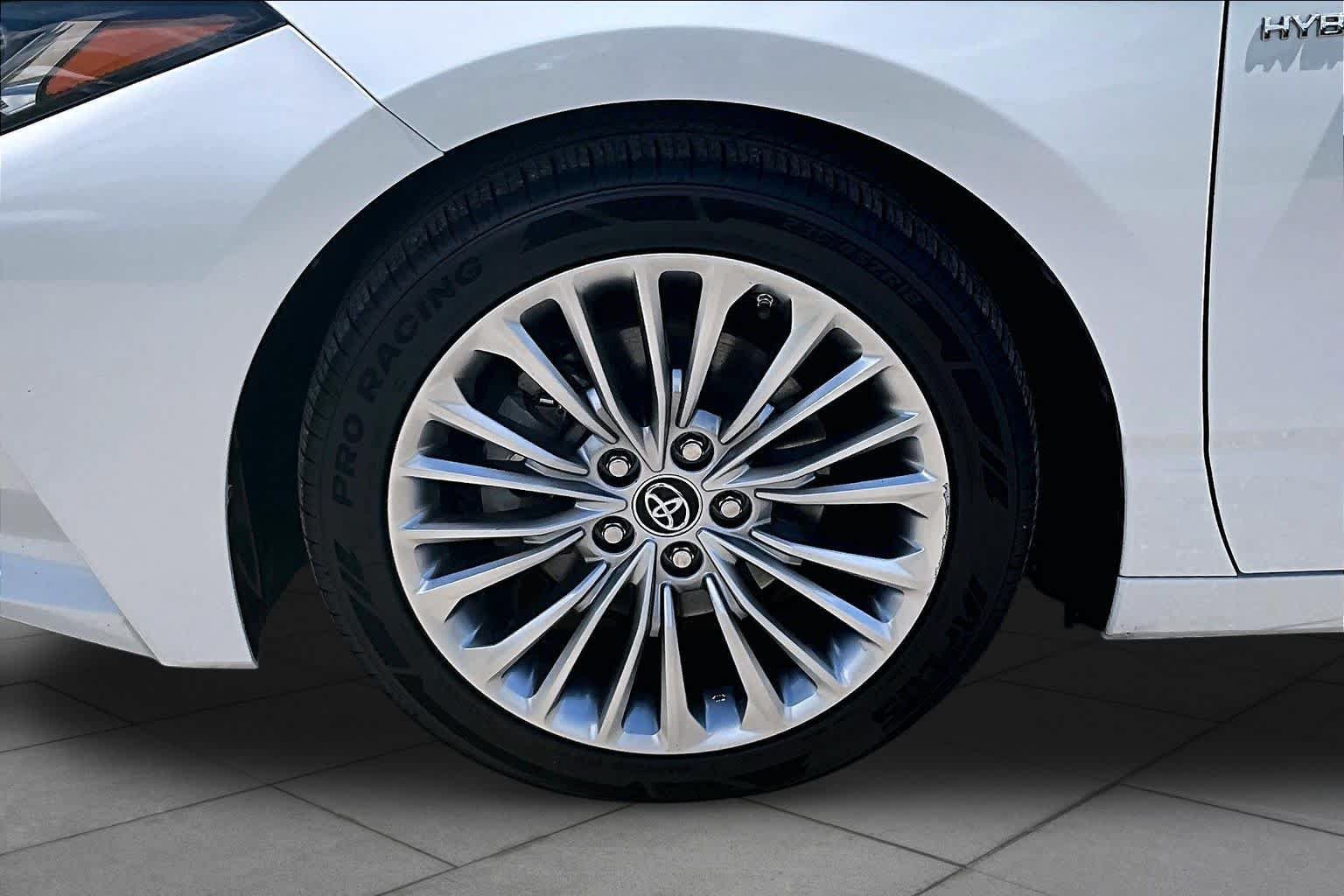 Used 2019 Toyota Avalon Limited FWD image 11