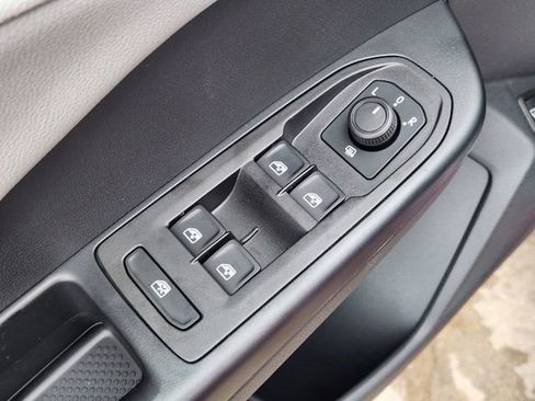 New 2024 Volkswagen Taos SE image 16