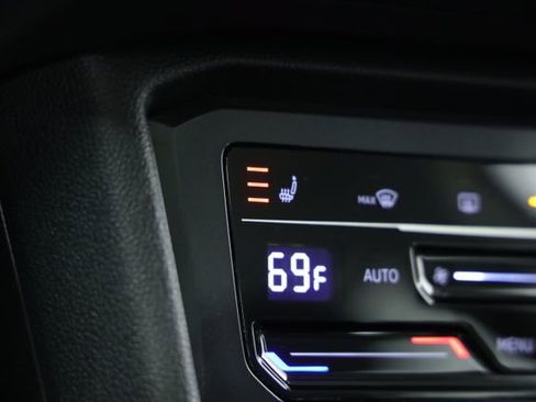 Certified 2022 Volkswagen Tiguan SE image 22