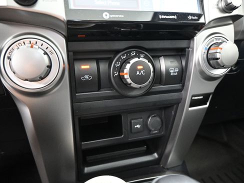 Used 2023 Toyota 4Runner SR5 Premium w/ Moonroof Package RWD image 30