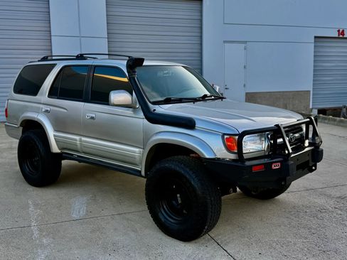 Used 2000 Toyota 4Runner SR5 AWD/4WD image 5