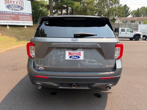 Used 2022 Ford Explorer XLT w/ XLT Sport Appearance Package AWD/4WD image 5