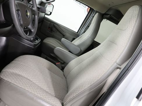 Used 2024 Chevrolet Express 3500 LT w/ LT Preferred Equipment Group RWD image 8