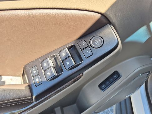 Used 2019 Chevrolet Suburban LT image 38