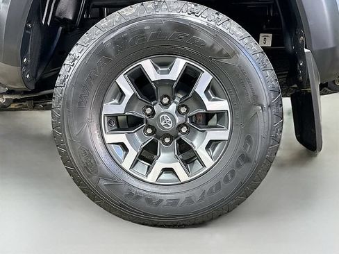 Used 2021 Toyota Tacoma TRD Off-Road AWD/4WD image 31