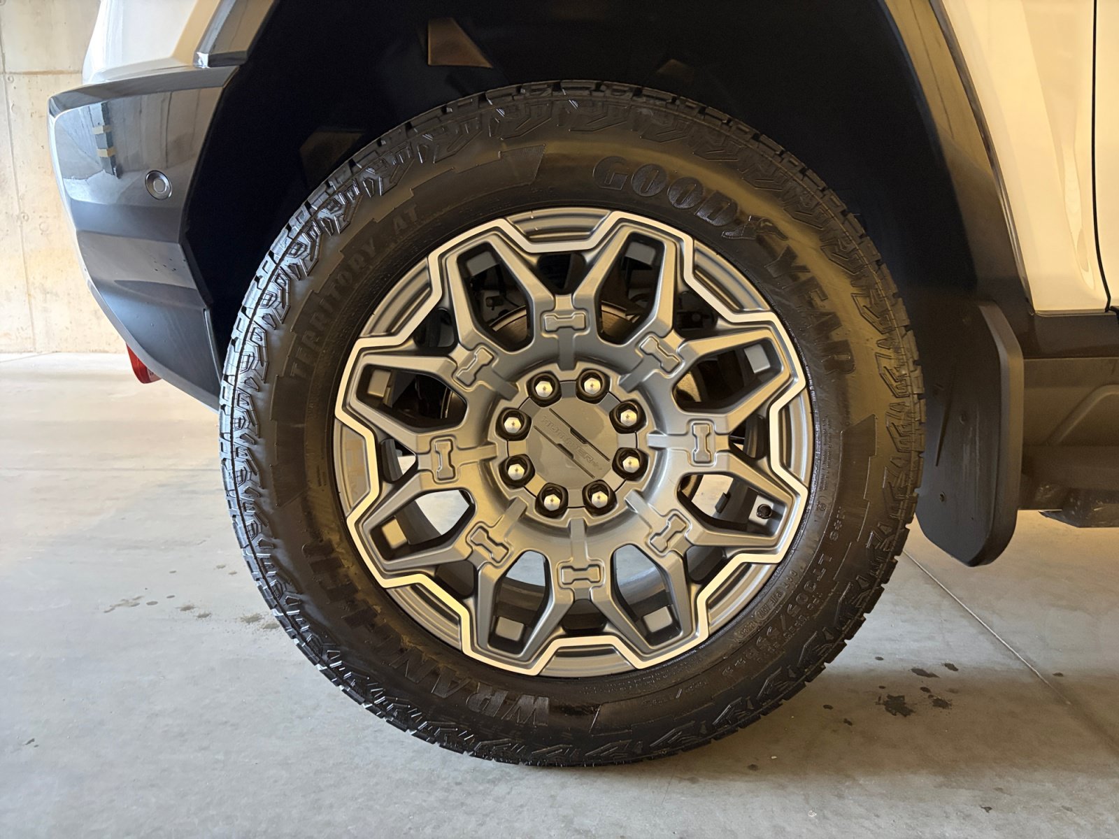 Used 2026 GMC Hummer EV SUV w/ LPO, Sport Package AWD/4WD image 18