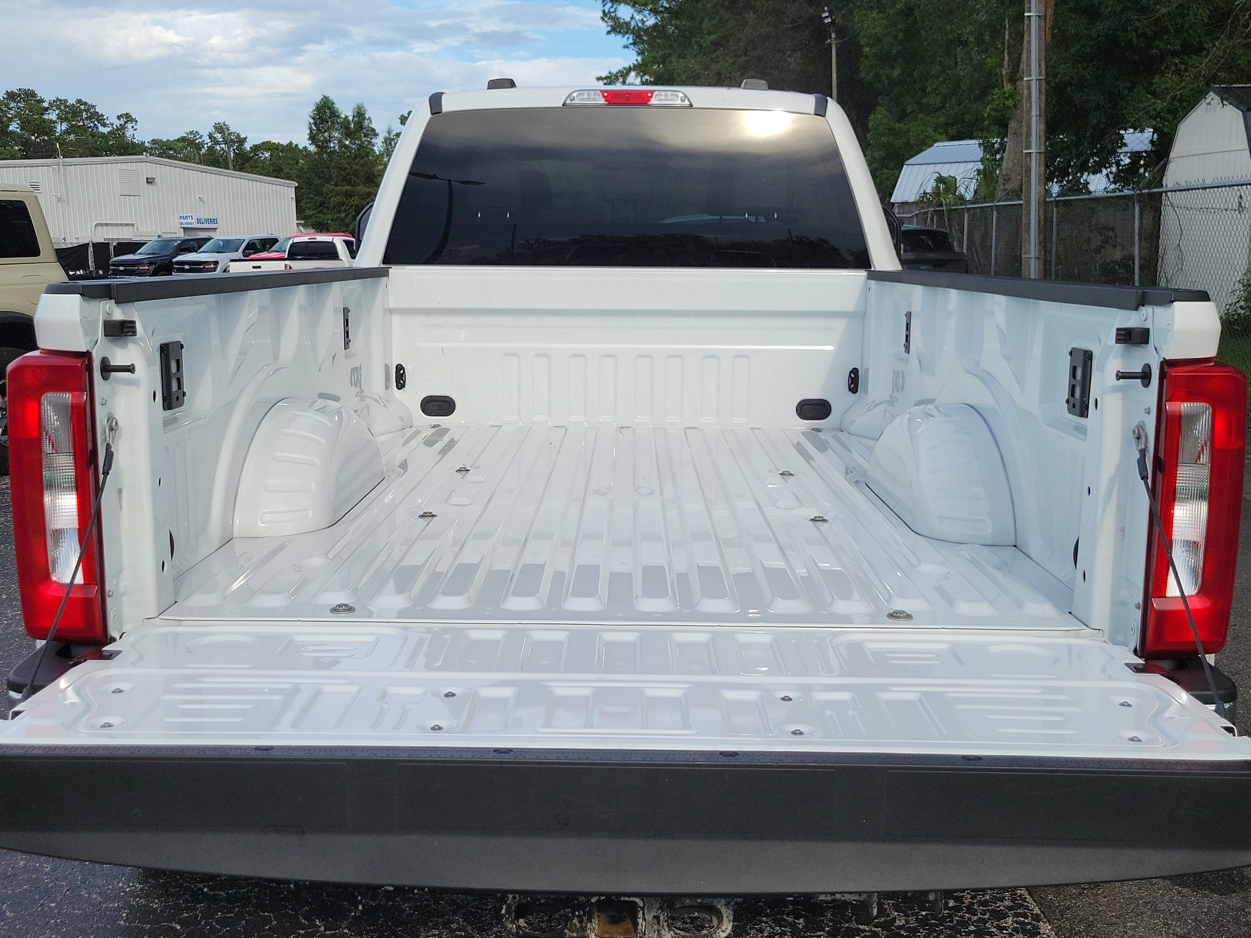 Used 2024 Ford F350 XLT w/ FX4 Off-Road Package AWD/4WD image 9