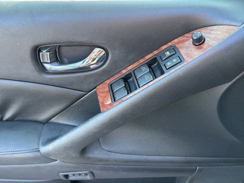 Used 2010 Nissan Murano LE w/ Navigation Pkg image 11