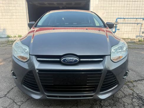 Used 2012 Ford Focus SE FWD image 2