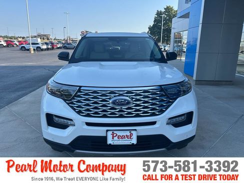 Used 2022 Ford Explorer Platinum w/ Premium Technology Package image 2