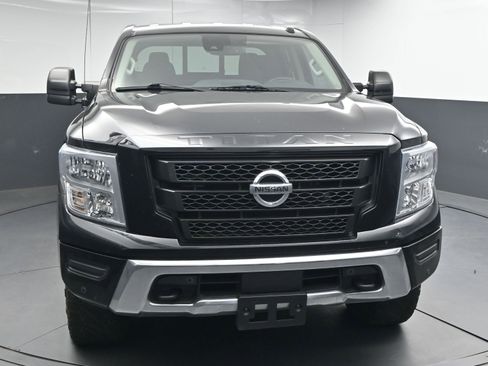 Used 2021 Nissan Titan SV w/ SV Convenience Package image 2