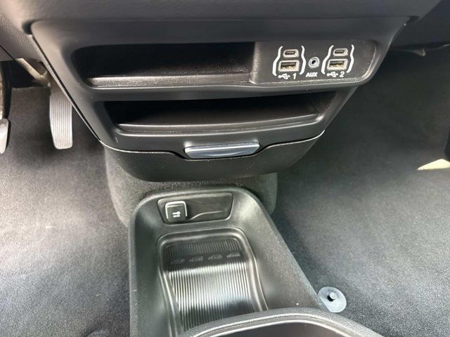Used 2025 Chrysler Pacifica Select FWD image 28