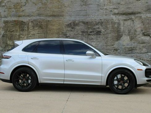 Used 2019 Porsche Cayenne Turbo AWD/4WD image 3
