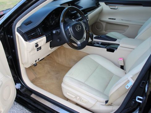 Used 2015 Lexus ES 350 w/ Luxury Package FWD image 11