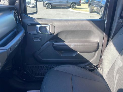 Used 2020 Jeep Wrangler Sport AWD/4WD image 21