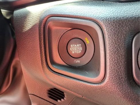 Used 2025 Jeep Wrangler Sport AWD/4WD image 10
