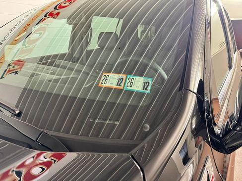 Used 2025 Chevrolet Suburban Z71 image 10