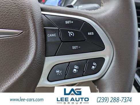 Used 2018 Chrysler Pacifica Touring-L w/ Advanced Safetytec Group FWD image 22
