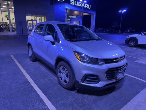 Used 2018 Chevrolet Trax LS image 1