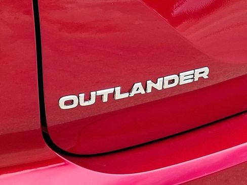 New 2025 Mitsubishi Outlander SE image 17