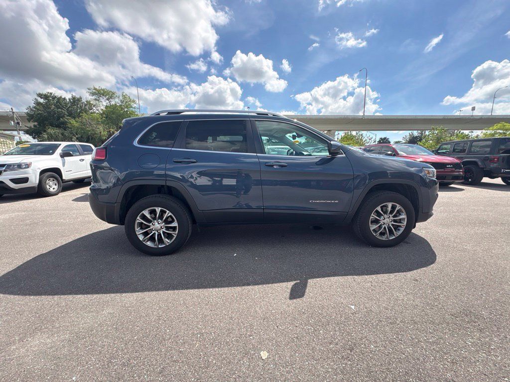 Used 2021 Jeep Cherokee Latitude Lux w/ Sun & Sound Group AWD/4WD image 2