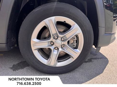 Used 2023 Jeep Compass Latitude w/ Convenience Group AWD/4WD image 24