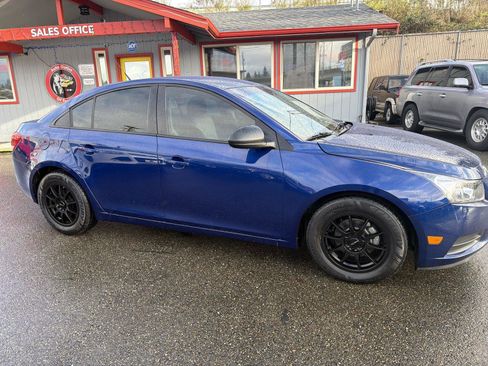 Used 2013 Chevrolet Cruze LS image 10